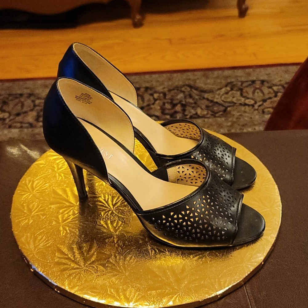 Shoes - Picture 2 of 5